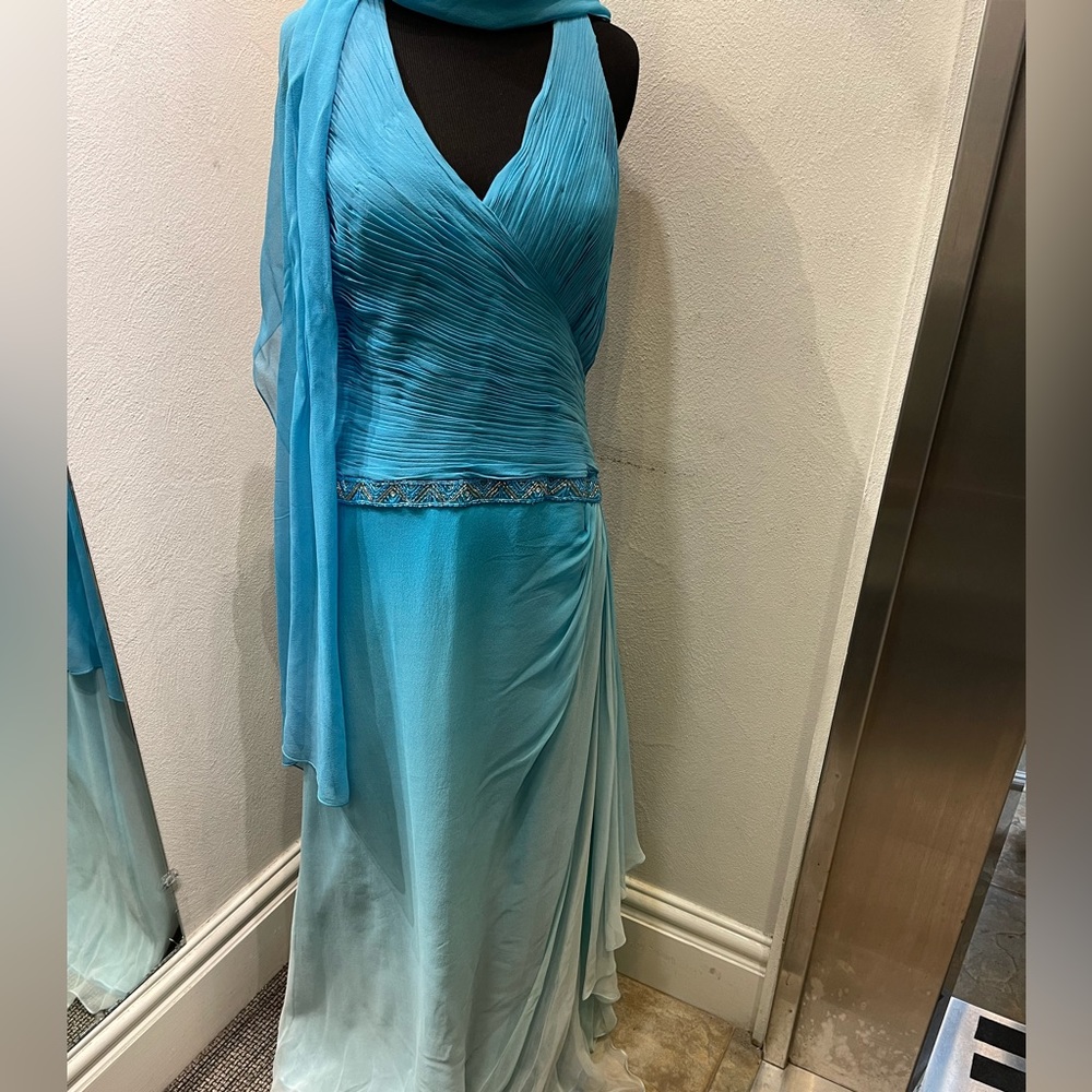 Formal gown FINAL PRICE BREAK ❤️